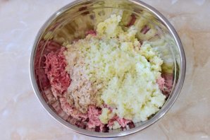 Котлеты из свинины с капустой