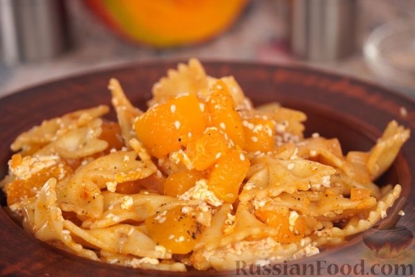 Макароны с тыквой и творогом