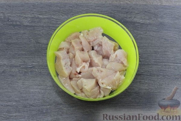 Куриное филе, тушенное в томатно-сливочном соусе