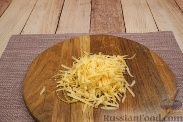 Мясные "гнёзда" с картофелем, сыром и яйцами (в духовке)