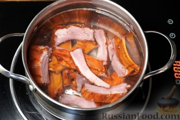 Тыквенный суп с копчёными рёбрышками и чечевицей