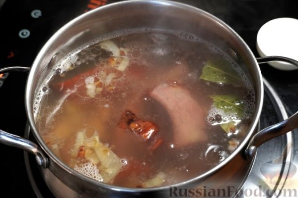 Тыквенный суп с копчёными рёбрышками и чечевицей