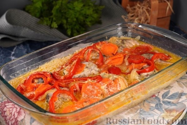 Скумбрия, запечённая с рисом и овощами