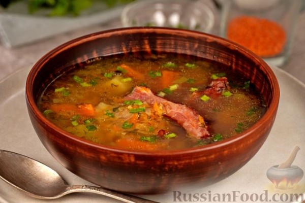 Тыквенный суп с копчёными рёбрышками и чечевицей