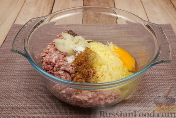 Мясные "гнёзда" с картофелем, сыром и яйцами (в духовке)