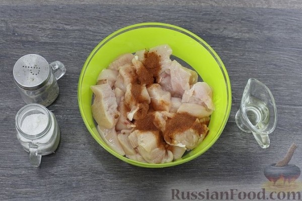 Куриное филе, тушенное в томатно-сливочном соусе