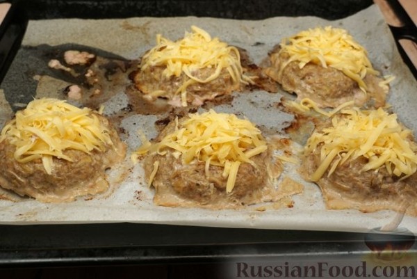 Мясные "гнёзда" с картофелем, сыром и яйцами (в духовке)