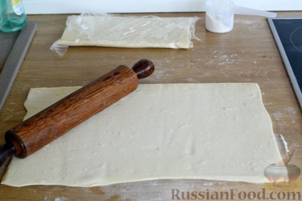 Слоёный тарт с грушами и козьим сыром