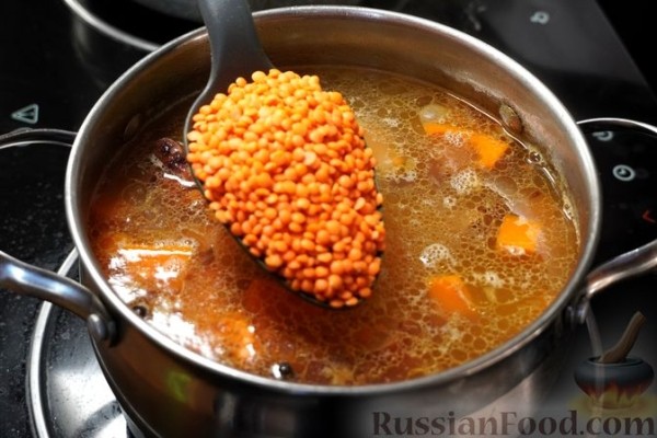 Тыквенный суп с копчёными рёбрышками и чечевицей