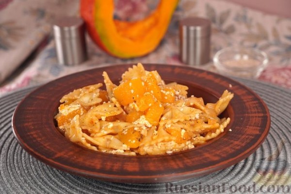 Макароны с тыквой и творогом