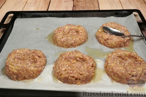 Мясные "гнёзда" с картофелем, сыром и яйцами (в духовке)