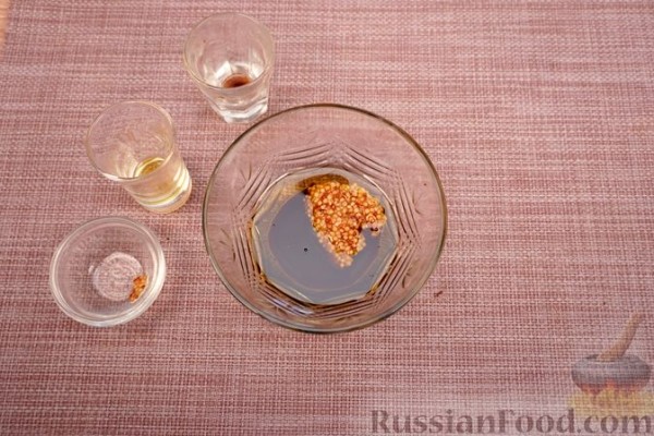 Салат с чечевицей, помидорами и фетой