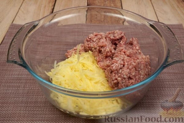 Мясные "гнёзда" с картофелем, сыром и яйцами (в духовке)