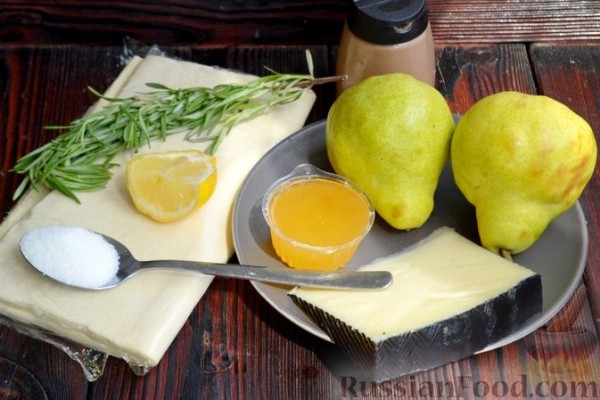 Слоёный тарт с грушами и козьим сыром