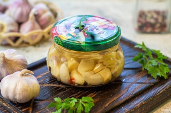 Чеснок в яблочном уксусе Чеснок в яблочном уксусе