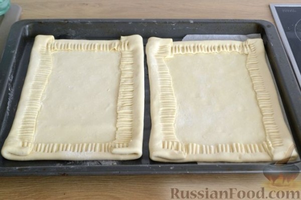 Слоёный тарт с грушами и козьим сыром
