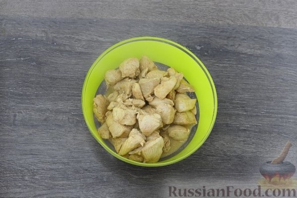 Куриное филе, тушенное в томатно-сливочном соусе