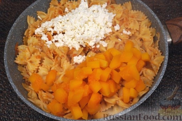 Макароны с тыквой и творогом
