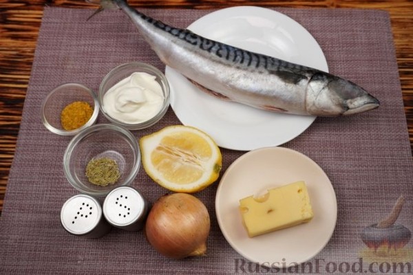 Запечённая скумбрия, фаршированная сыром (в пергаменте)