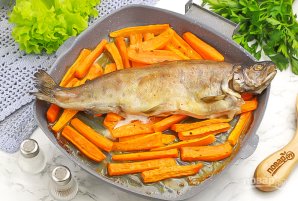 Форель с морковью