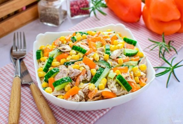 Салат гусарский с копченой курицей