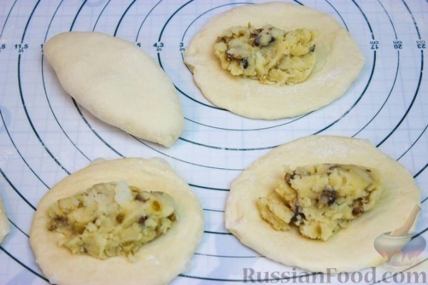 Жареные пирожки с картошкой и грибами