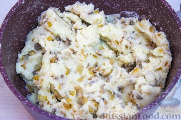 Жареные пирожки с картошкой и грибами