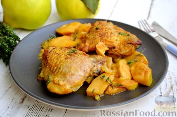 Куриные бёдрышки с айвой