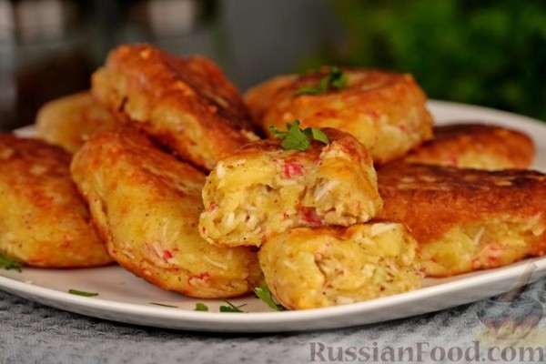Картофельные котлеты с крабовыми палочками и сыром