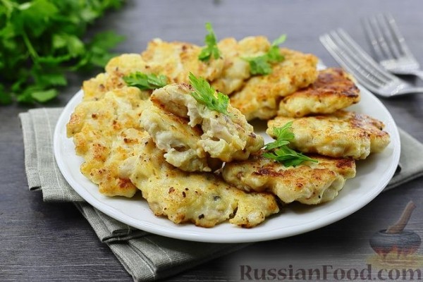 Рубленые куриные котлеты с плавленым сыром и сметаной
