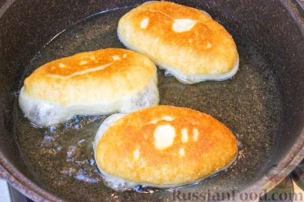 Жареные пирожки с картошкой и грибами