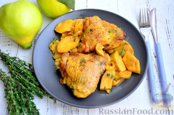 Куриные бёдрышки с айвой