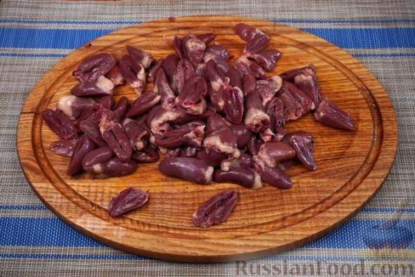 Куриные сердечки, запечённые в сливочно-сырном соусе