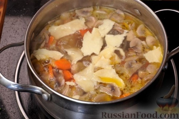 Грибной суп с рваными галушками