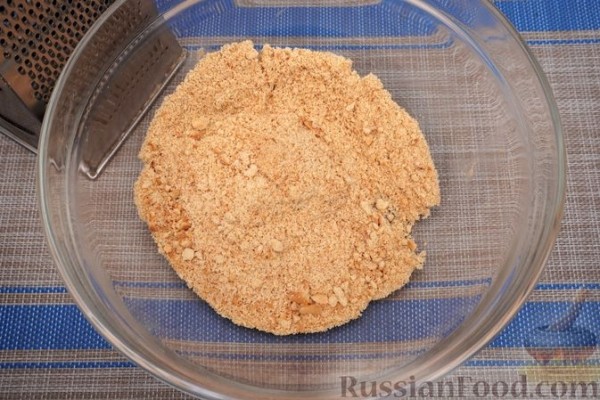Десерт с печеньем, джемом и сливочно-сырным кремом
