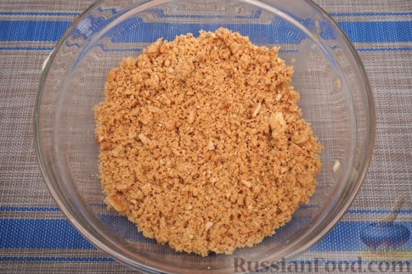 Десерт с печеньем, джемом и сливочно-сырным кремом