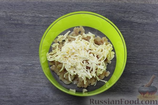 Рубленые куриные котлеты с плавленым сыром и сметаной