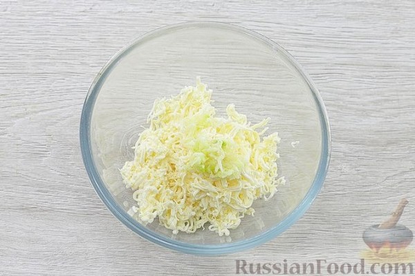 Закуска "Глаз дракона" из колбасы с сыром и оливками