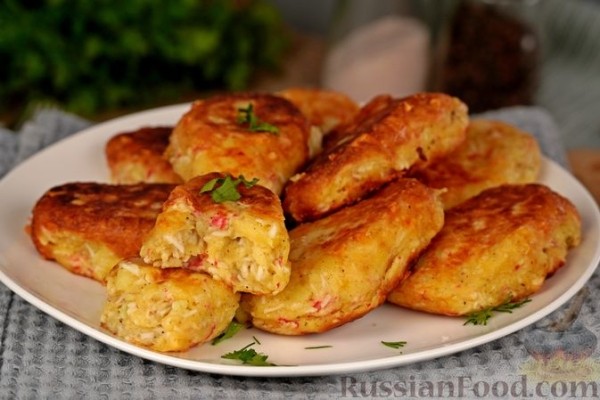 Картофельные котлеты с крабовыми палочками и сыром