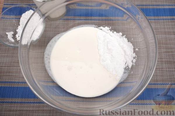 Десерт с печеньем, джемом и сливочно-сырным кремом