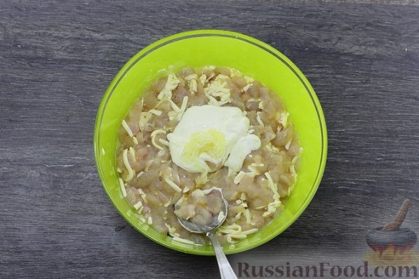 Рубленые куриные котлеты с плавленым сыром и сметаной