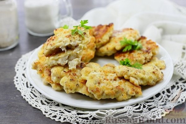 Рубленые куриные котлеты с плавленым сыром и сметаной
