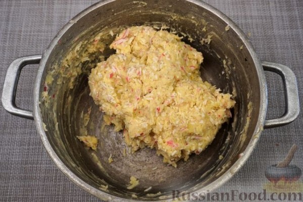 Картофельные котлеты с крабовыми палочками и сыром