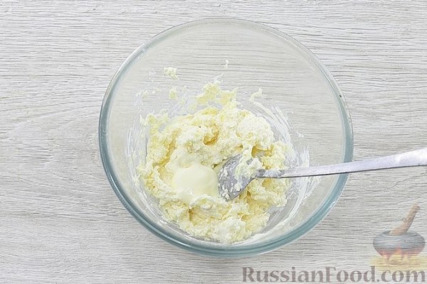 Закуска "Глаз дракона" из колбасы с сыром и оливками