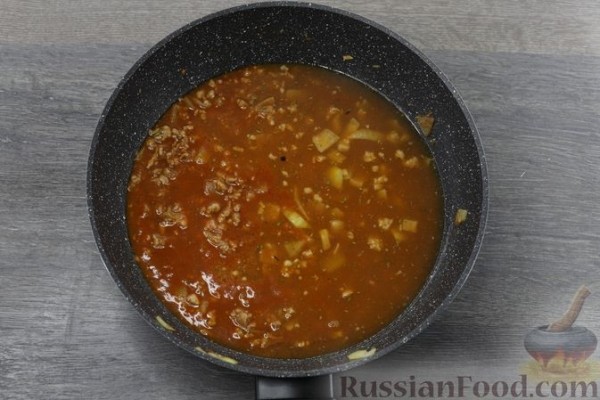 Макароны с фаршем и стручковой фасолью (на сковороде)