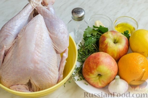 Индейка, запечённая с яблоками и апельсинами