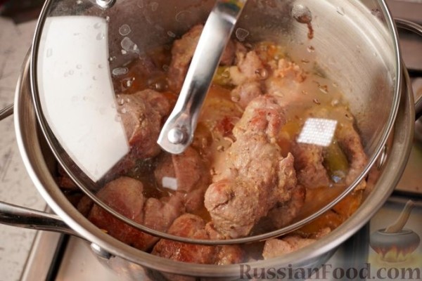 Крученики из свинины с маринованными огурцами