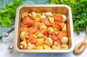 Индейка с картошкой и шампиньонами в духовке