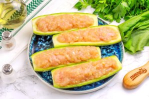 Кабачки с чесноком и фаршем Кабачки с чесноком и фаршем