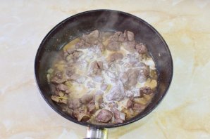 Куриная печень с макаронами